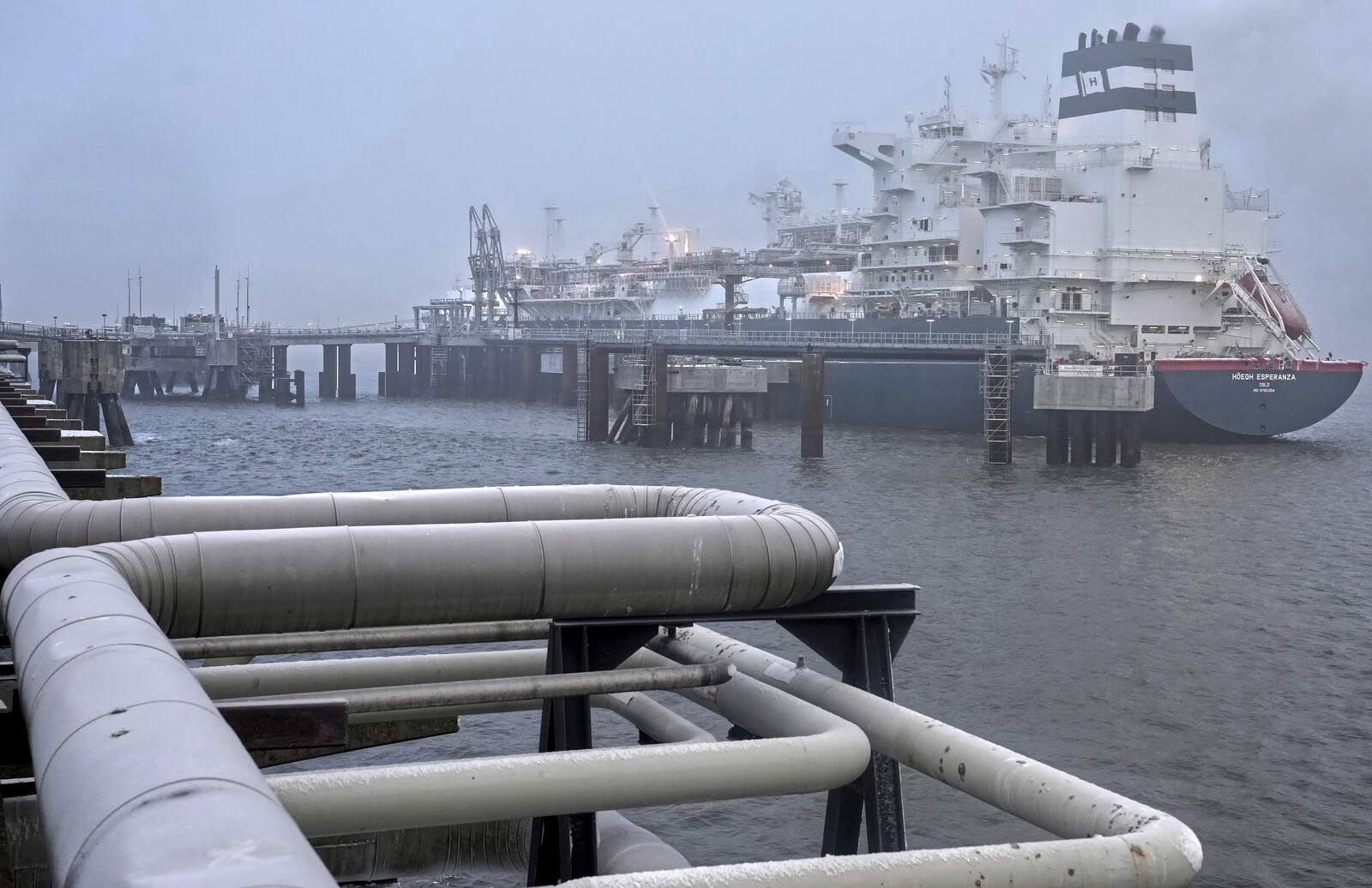 EU Weighs Complete Ban on Russian Gas Imports by 2027