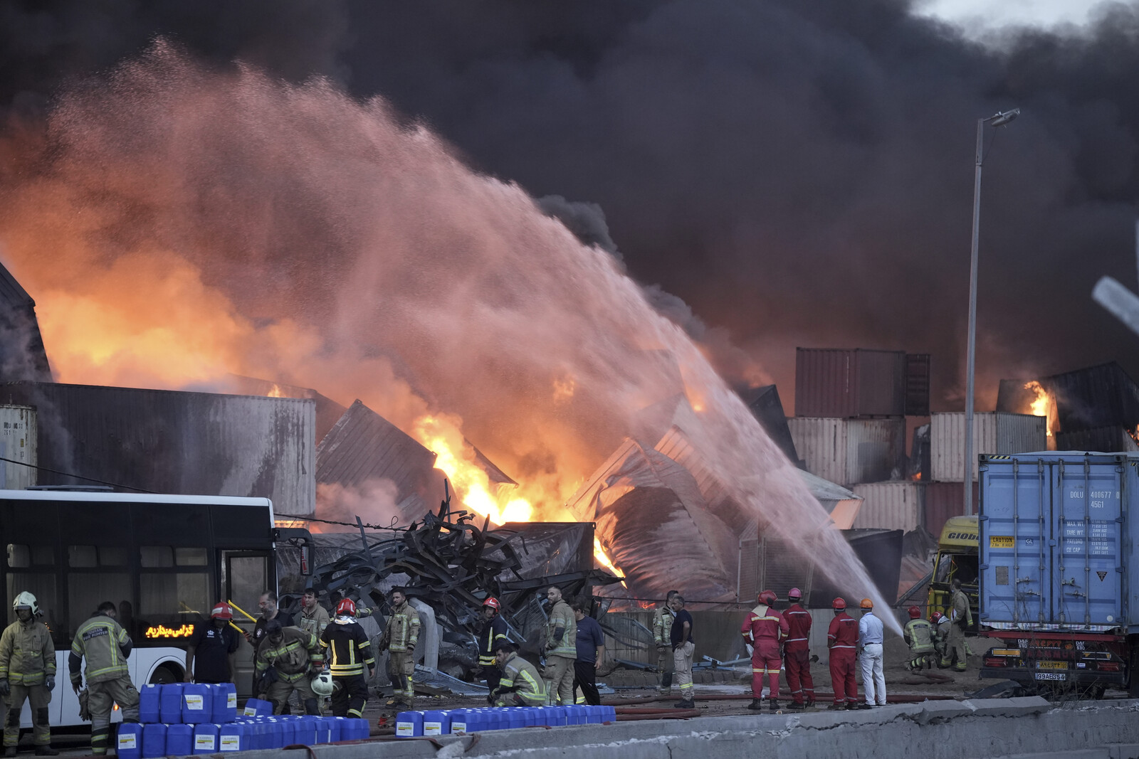 Over 60 Dead in Bandar Abbas Explosion, Fires Continue