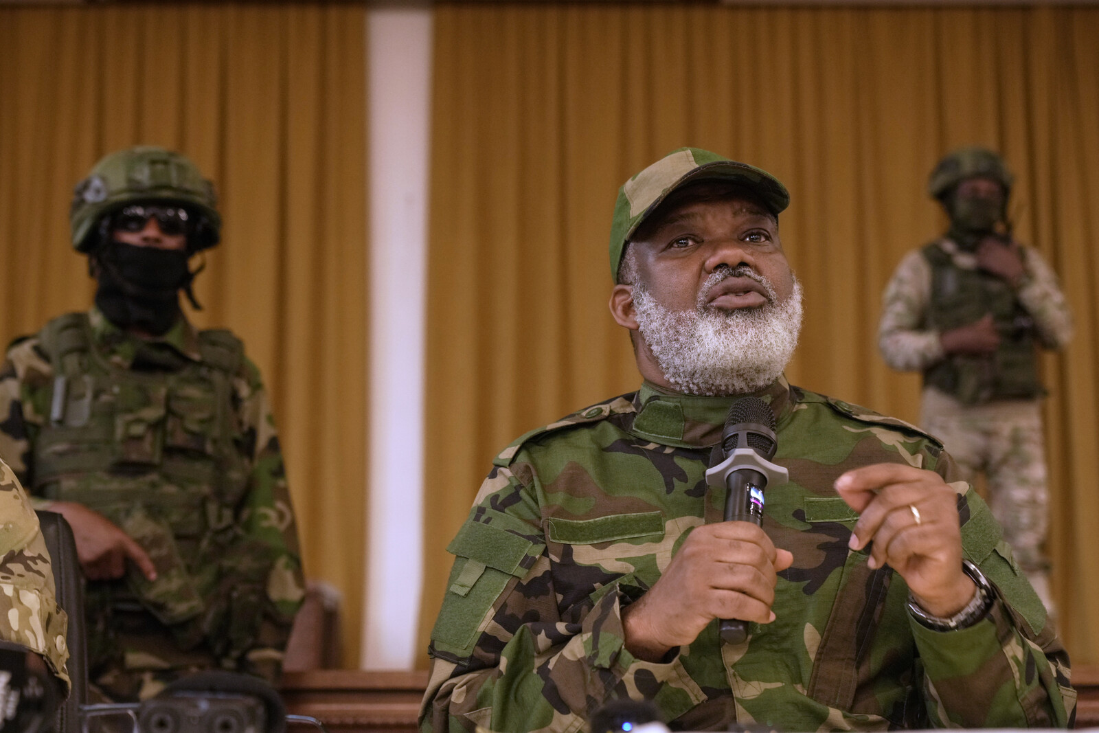 Dead victims in explosions at militia meeting in Congo