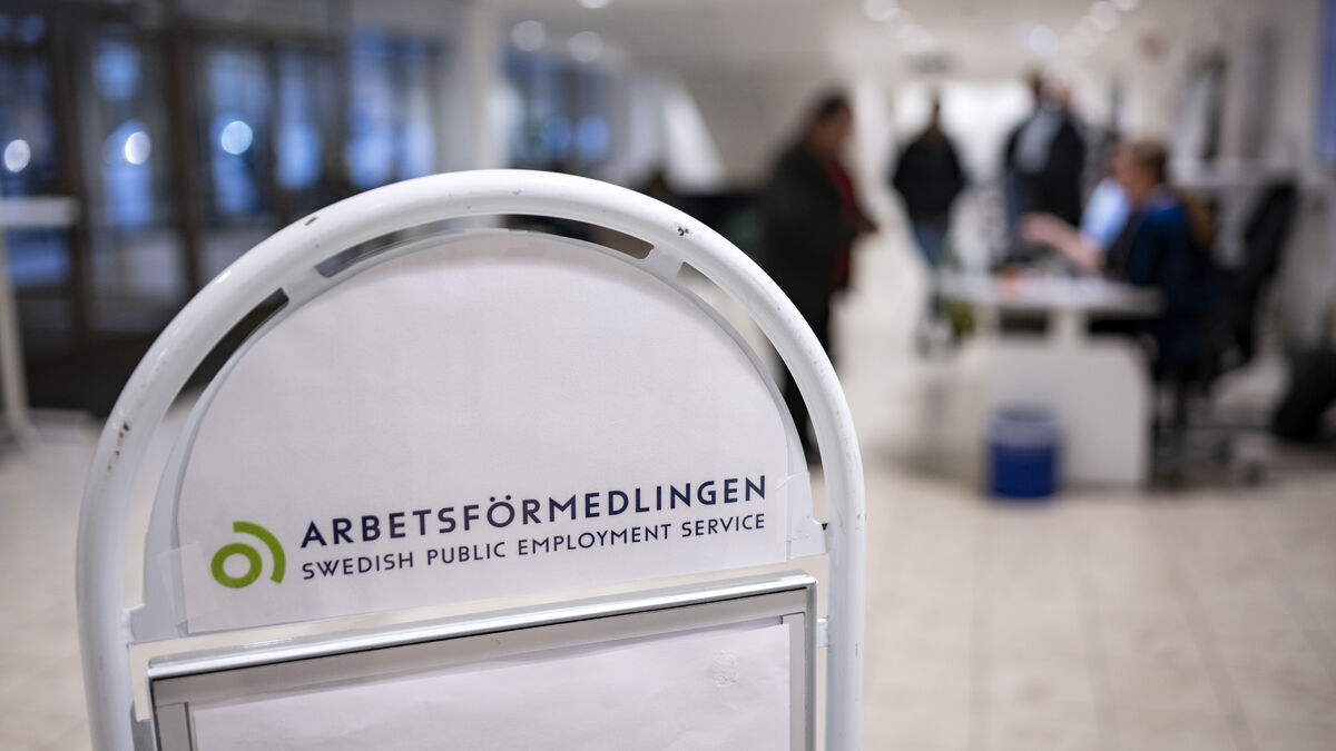 Public Employment Service completely absent in 83 municipalities