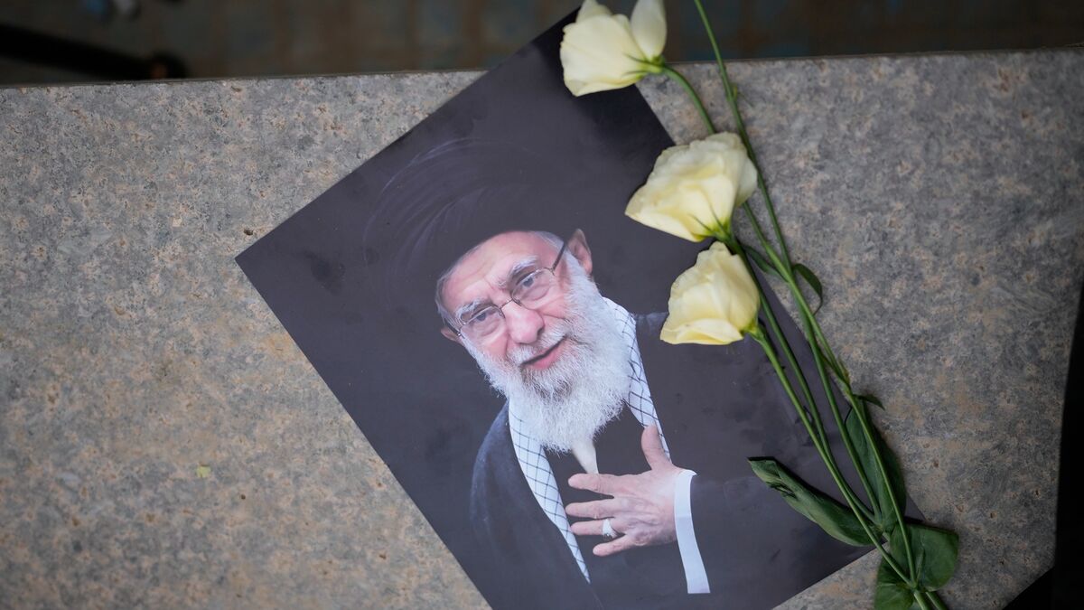Cries for revenge at funeral of Iran's former supreme leader Ali Khamenei
