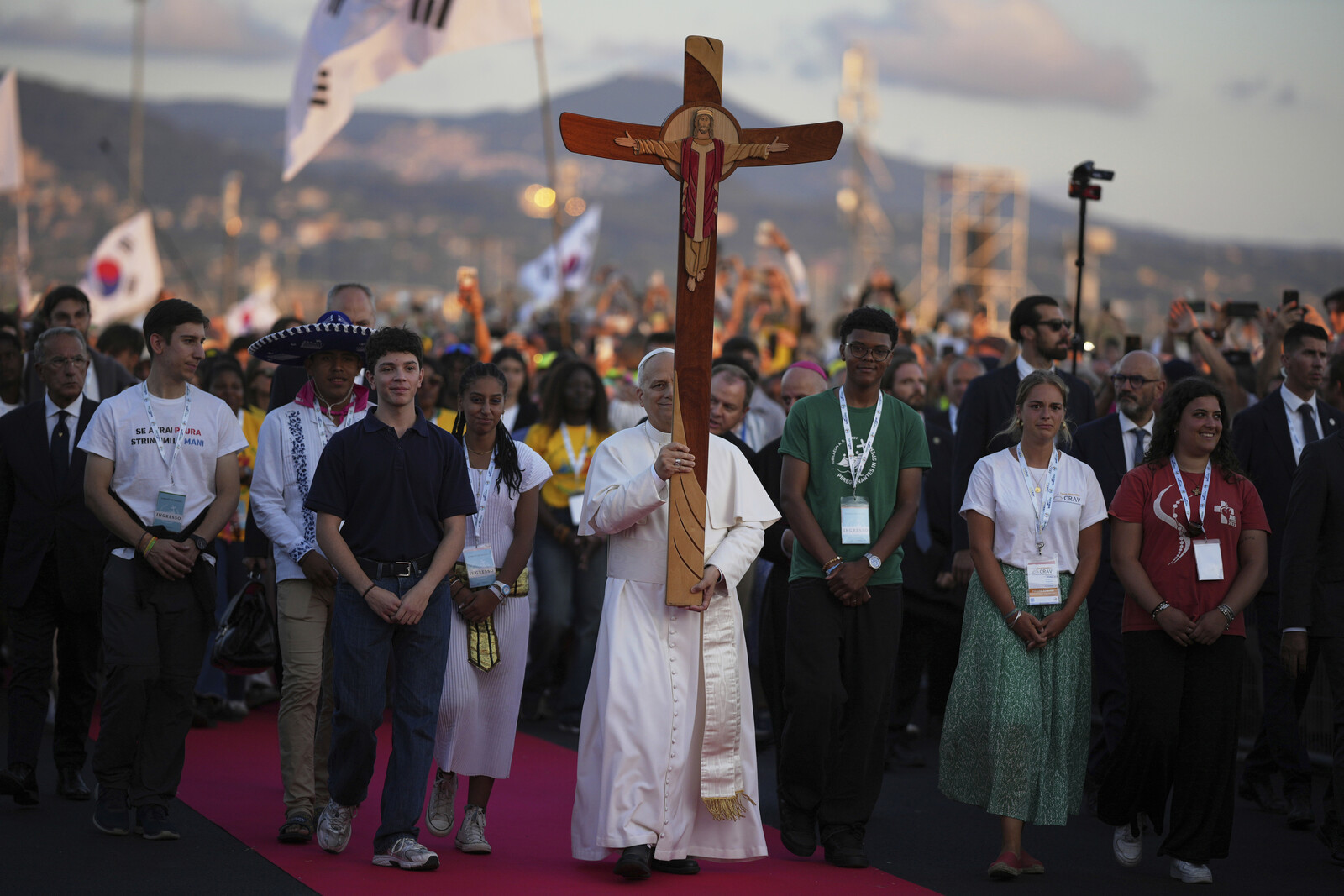 Young Pilgrims Gather with Pope Leo XIV for Mass Prayer in Rome