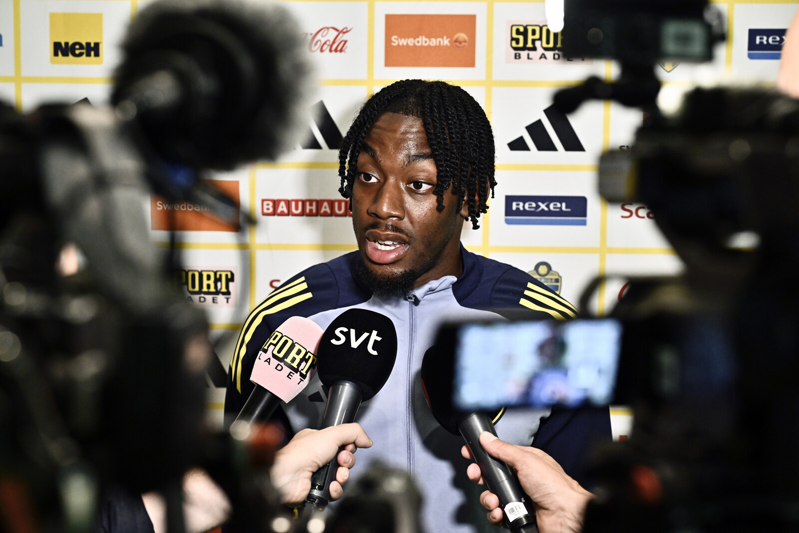Elanga Comments on Isak's Liverpool Move: "It's His Choice"