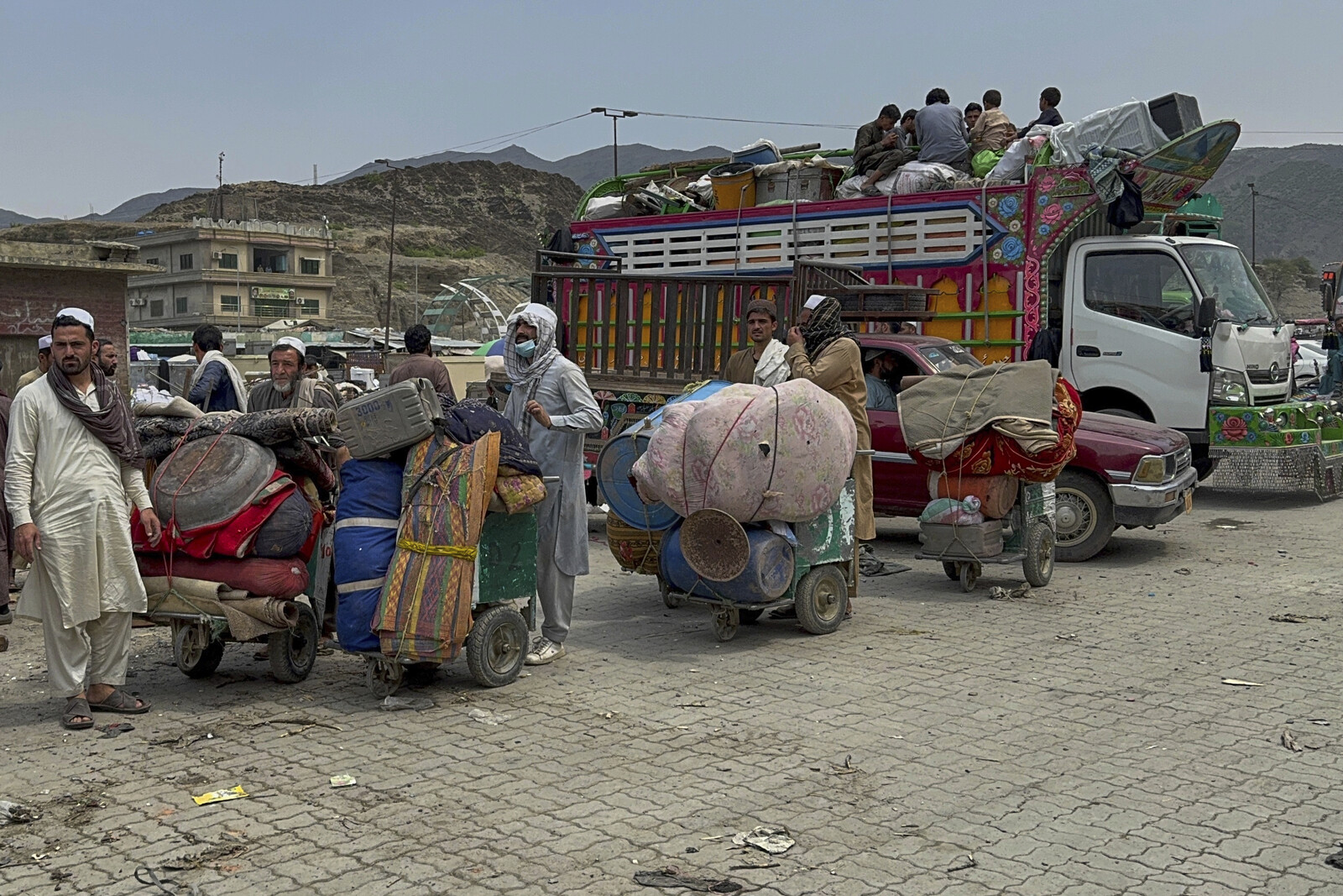 Over 200,000 Afghans Depart Pakistan
