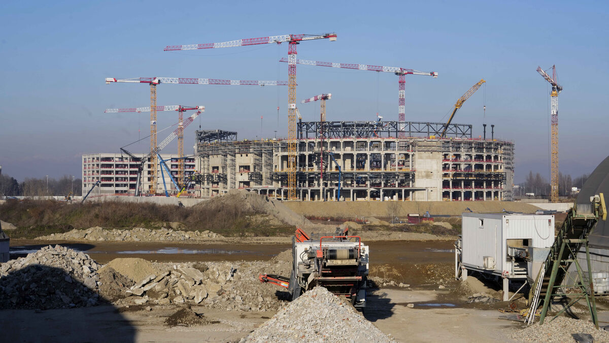 Delayed Milano Hockey Arena Raises Concerns for NHL and Olympics