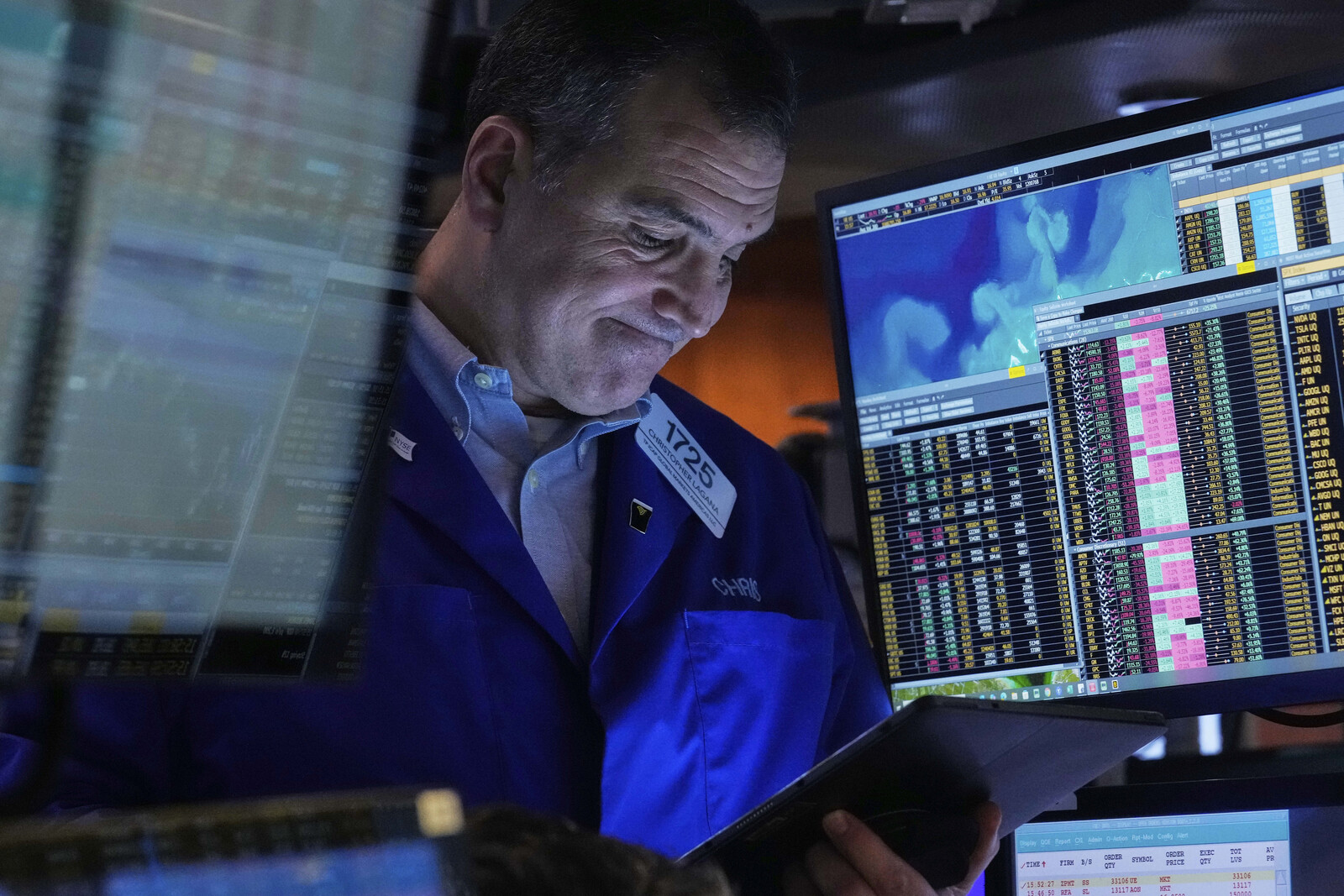 Wall Street Closes Higher as Tech Stocks Lead Gains