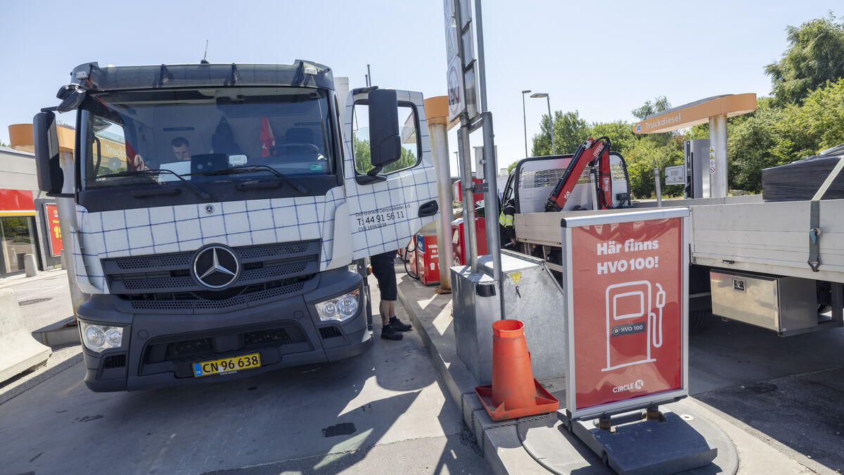 Low diesel prices draw foreign trucks to Sweden for fuel stops