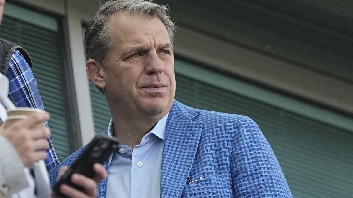 Reports: Chelsea co-owners Boehly and Walter discuss selling shares