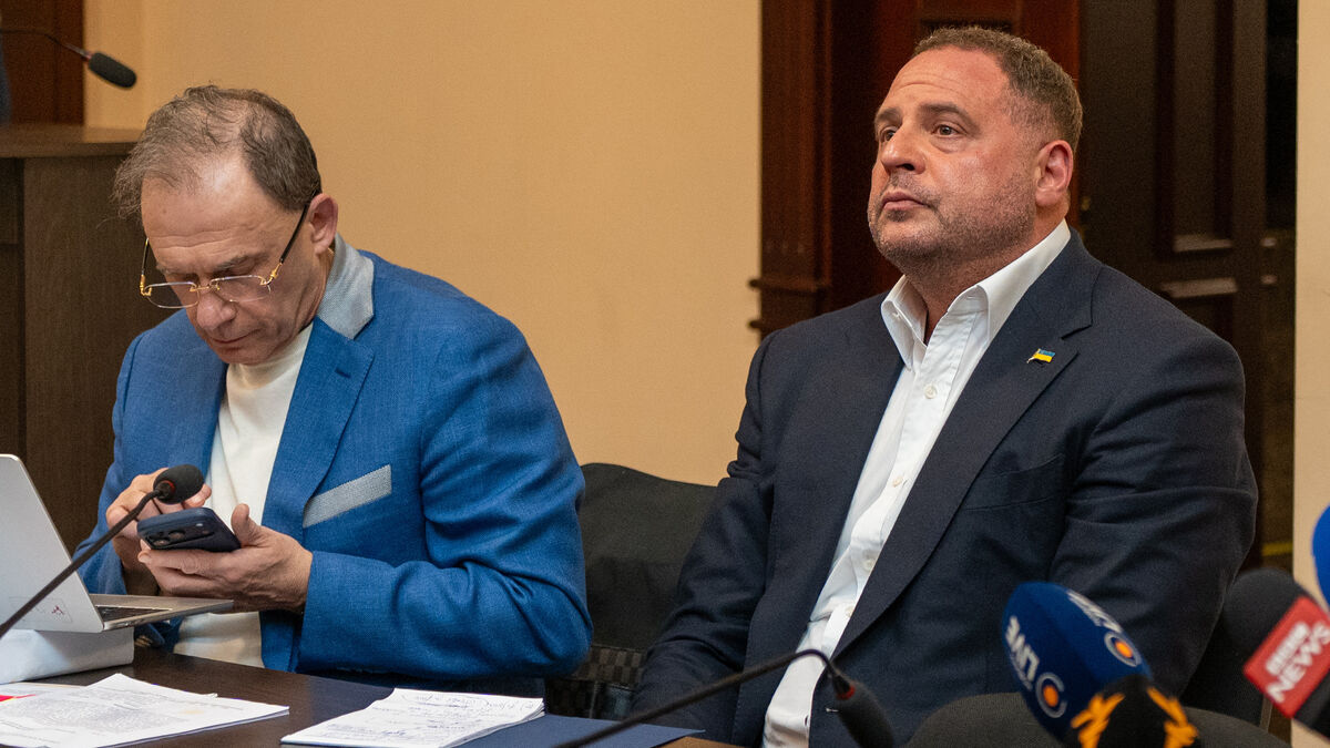 Zelensky's former chief of staff Andriy Yermak detained