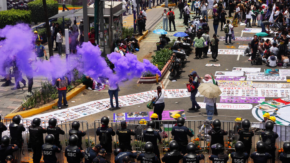 Riots outside Azteca Stadium during