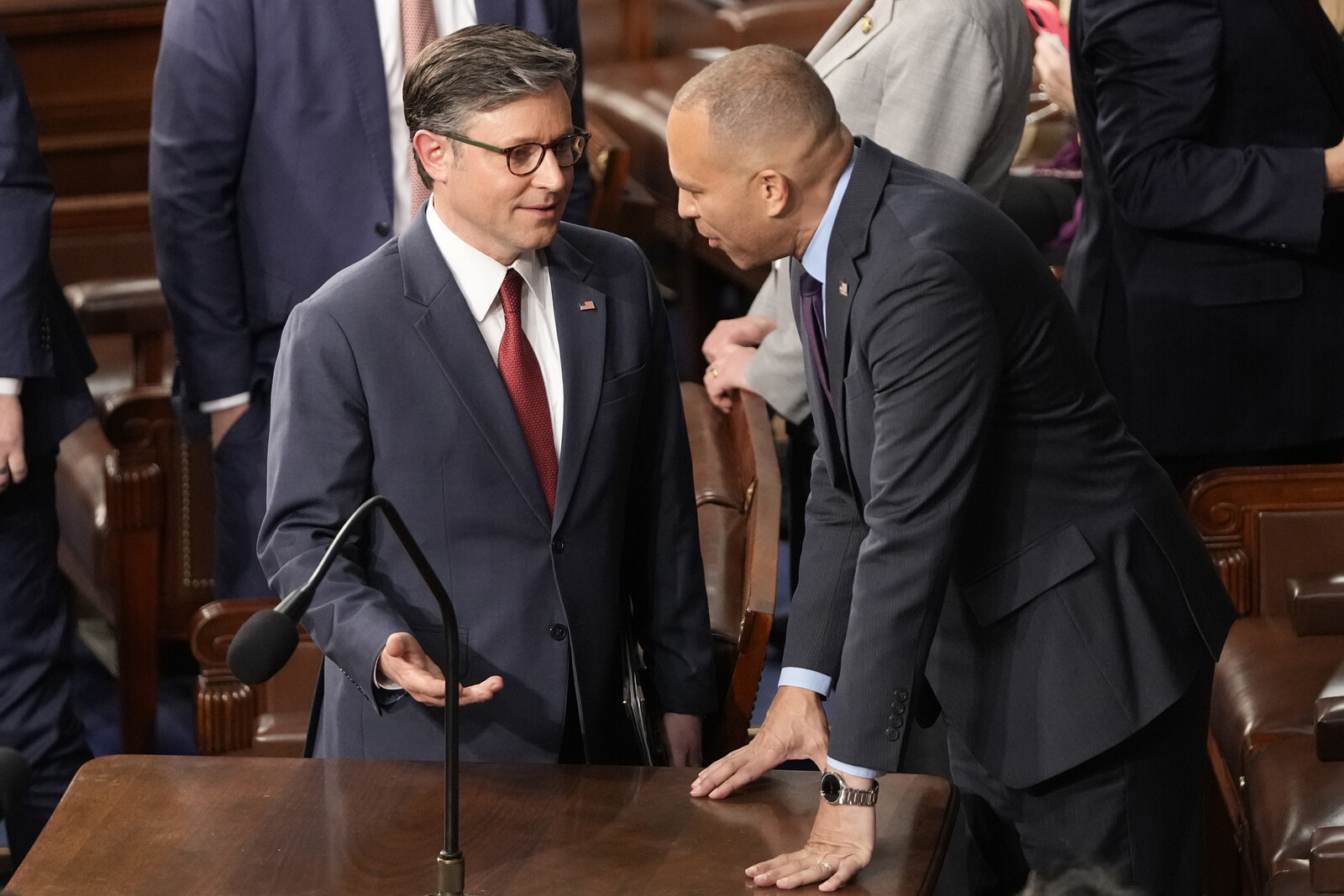 Chaotic Voting When the Speaker