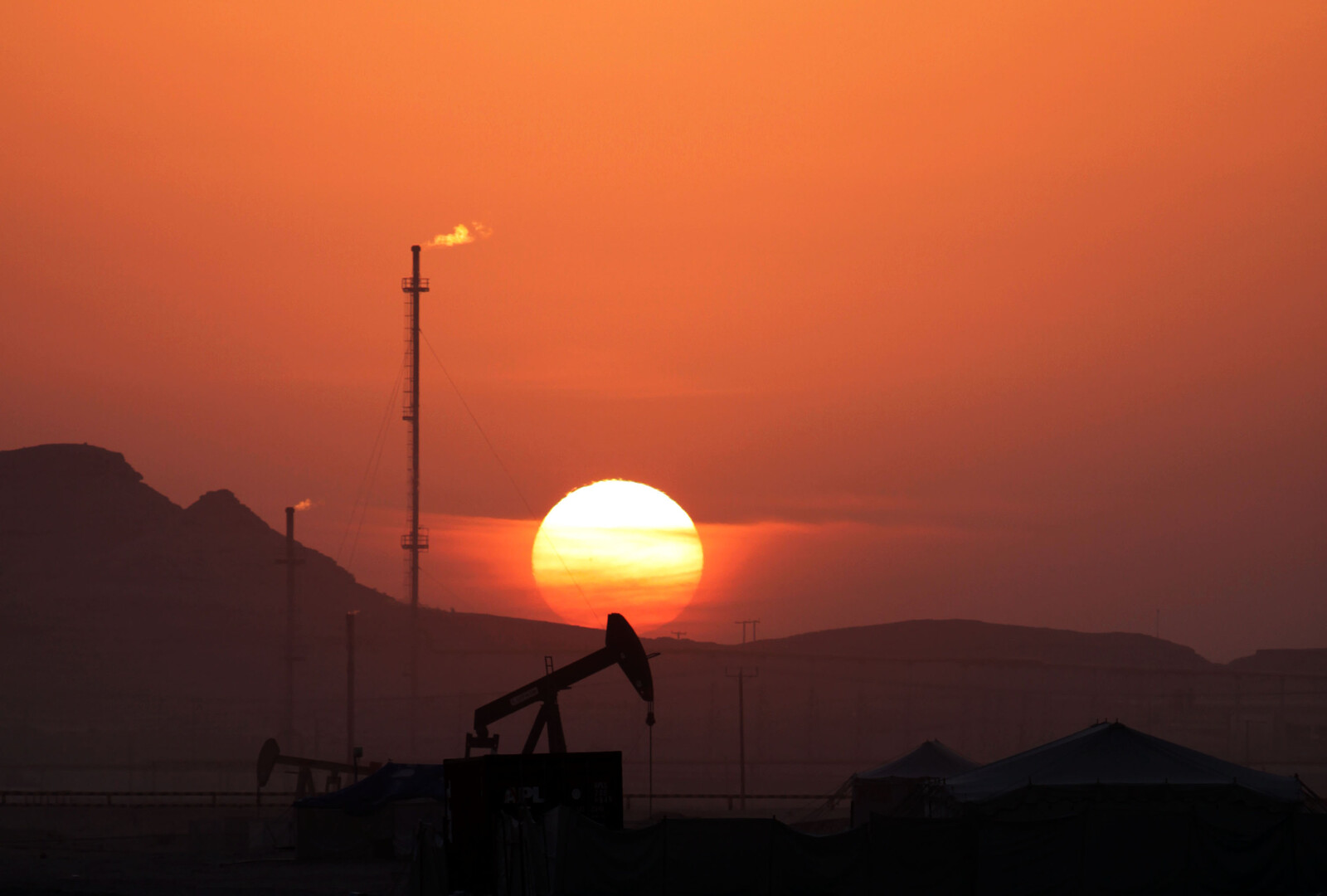 Market Shows Limited Reaction to Weekend Attacks on Iran