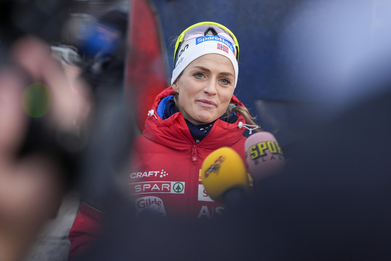 Johaug's tactic - pinning the favorite tag on the Swede