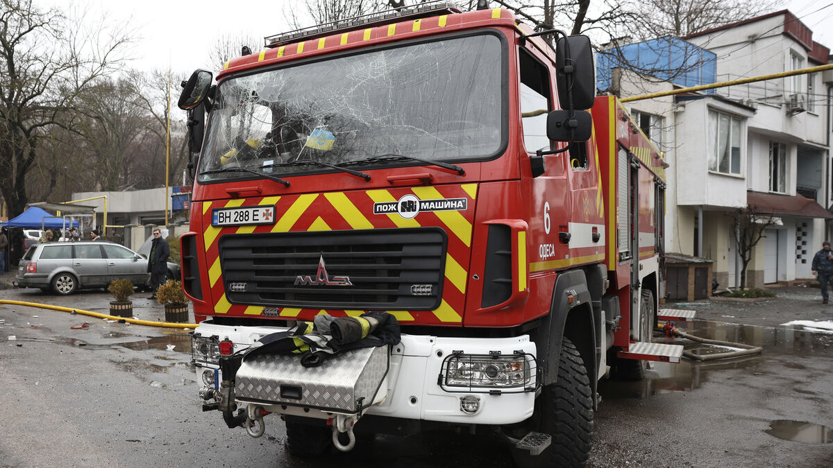 Ukraine sends 70 firefighters to