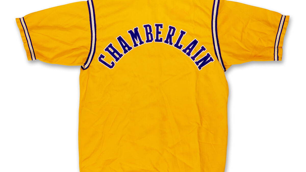 Bought Wilt Chamberlain's Lakers jersey for 30 kronor, sold for nearly 900,000
