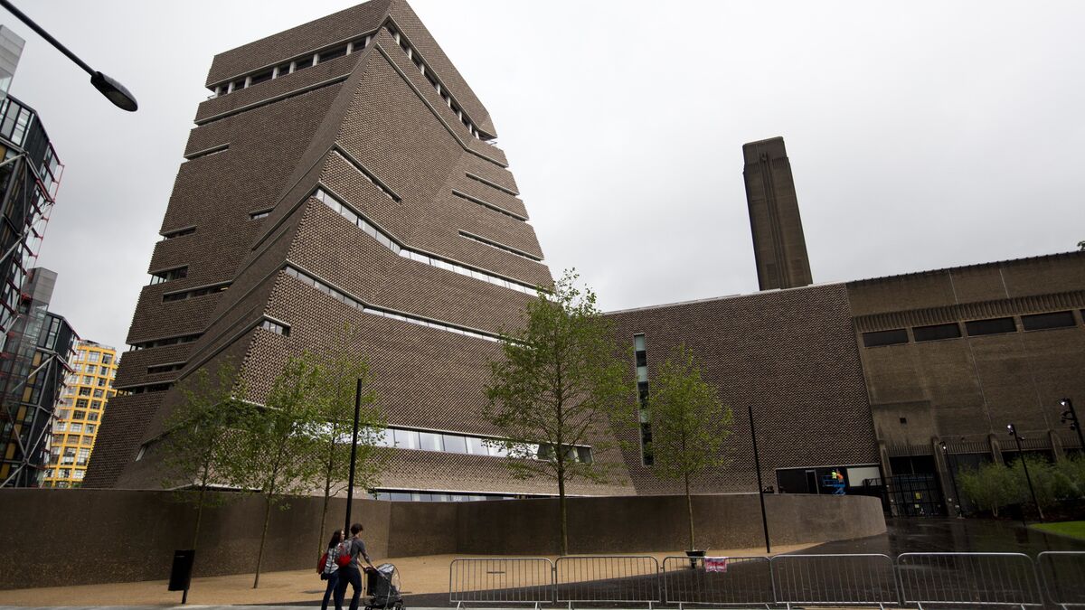 Museum staff strike for higher