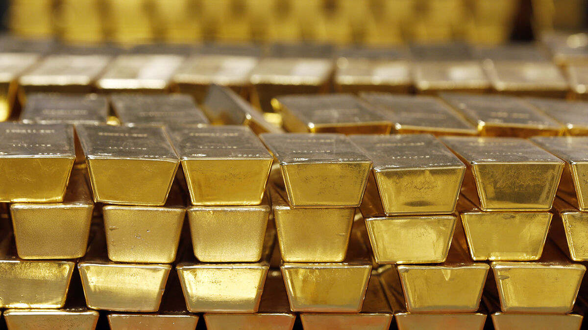 Market worries send gold prices higher as stocks fall worldwide