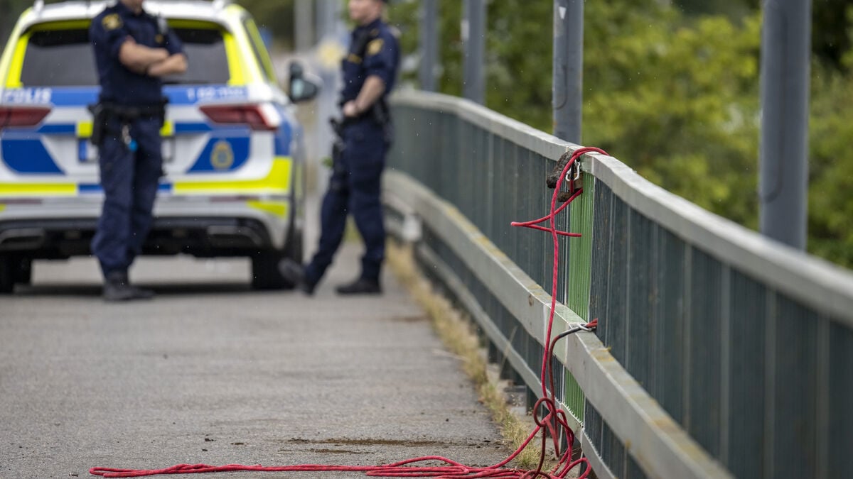 Magnet fisherman finds old grenade in Helge River in Kristianstad