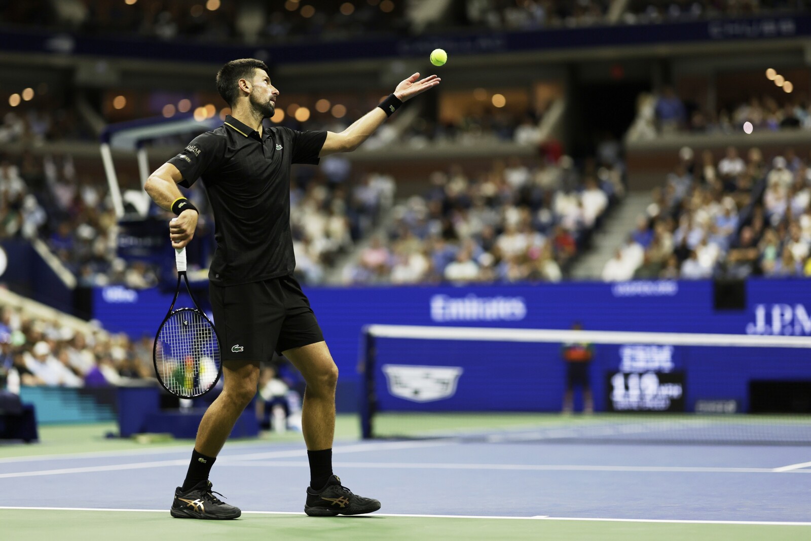 Djokovic Advances to US Open Fourth Round Despite Back Issues