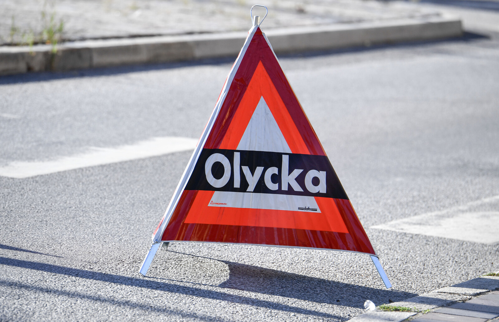 Woman Dies After Motorcycle and Car Collision in Hallsbergs Municipality