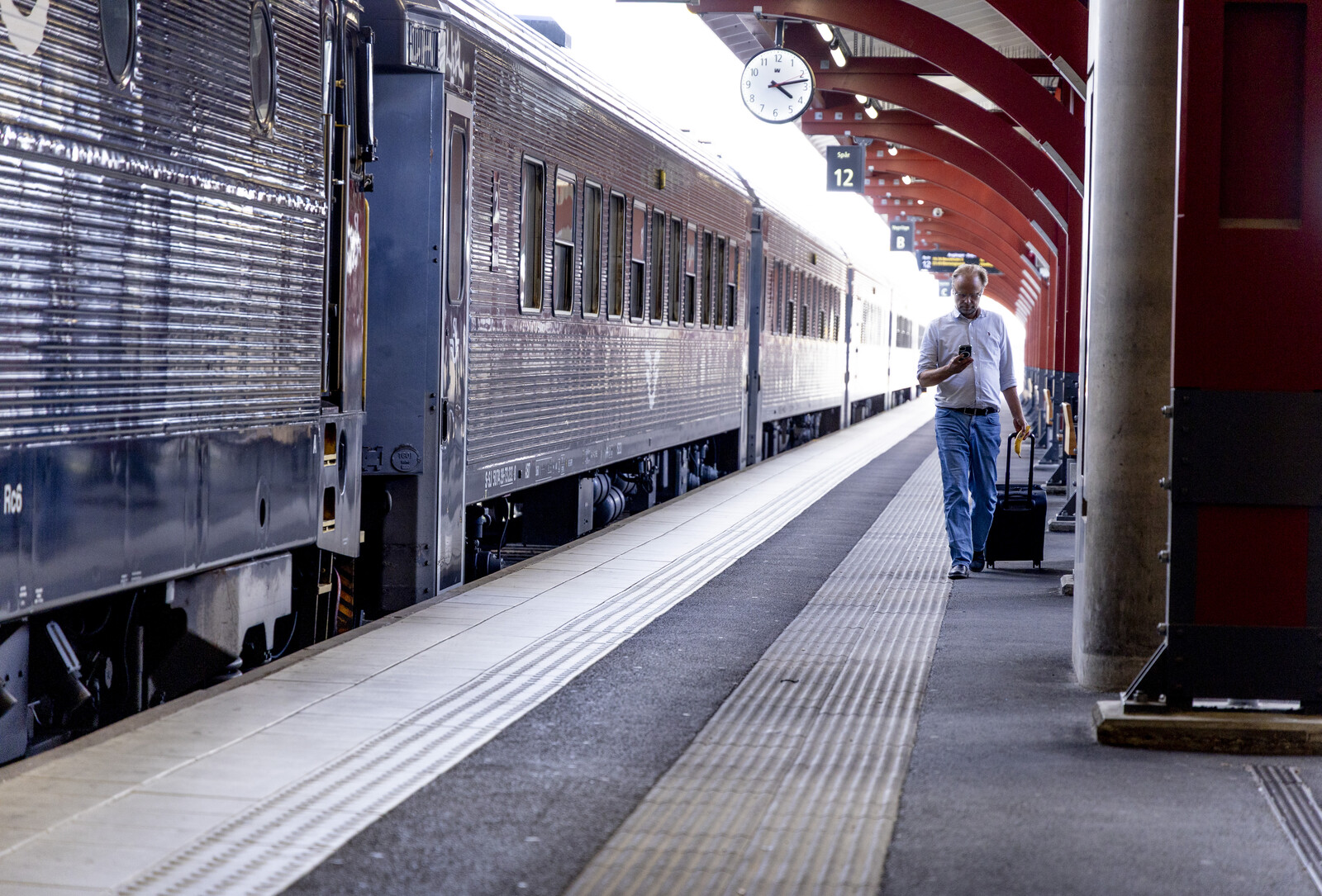 Train Delays on Gothenburg-Stockholm Route Due to Switch Fault