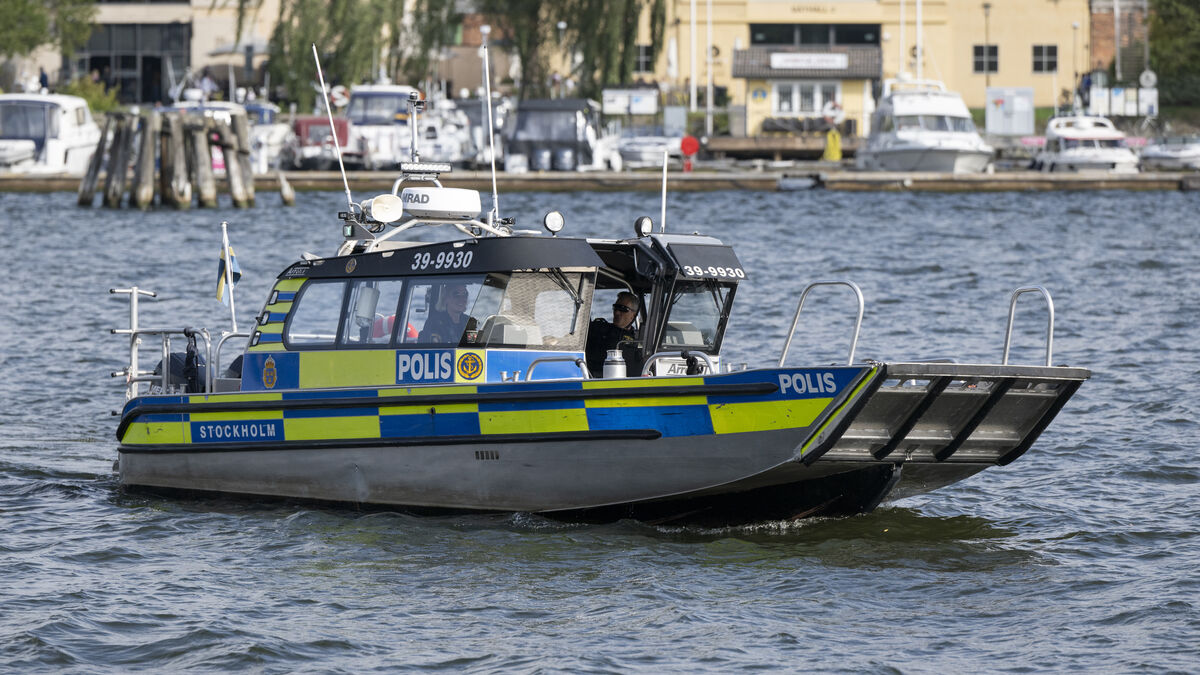 Two police officers injured during maritime police training, one seriously