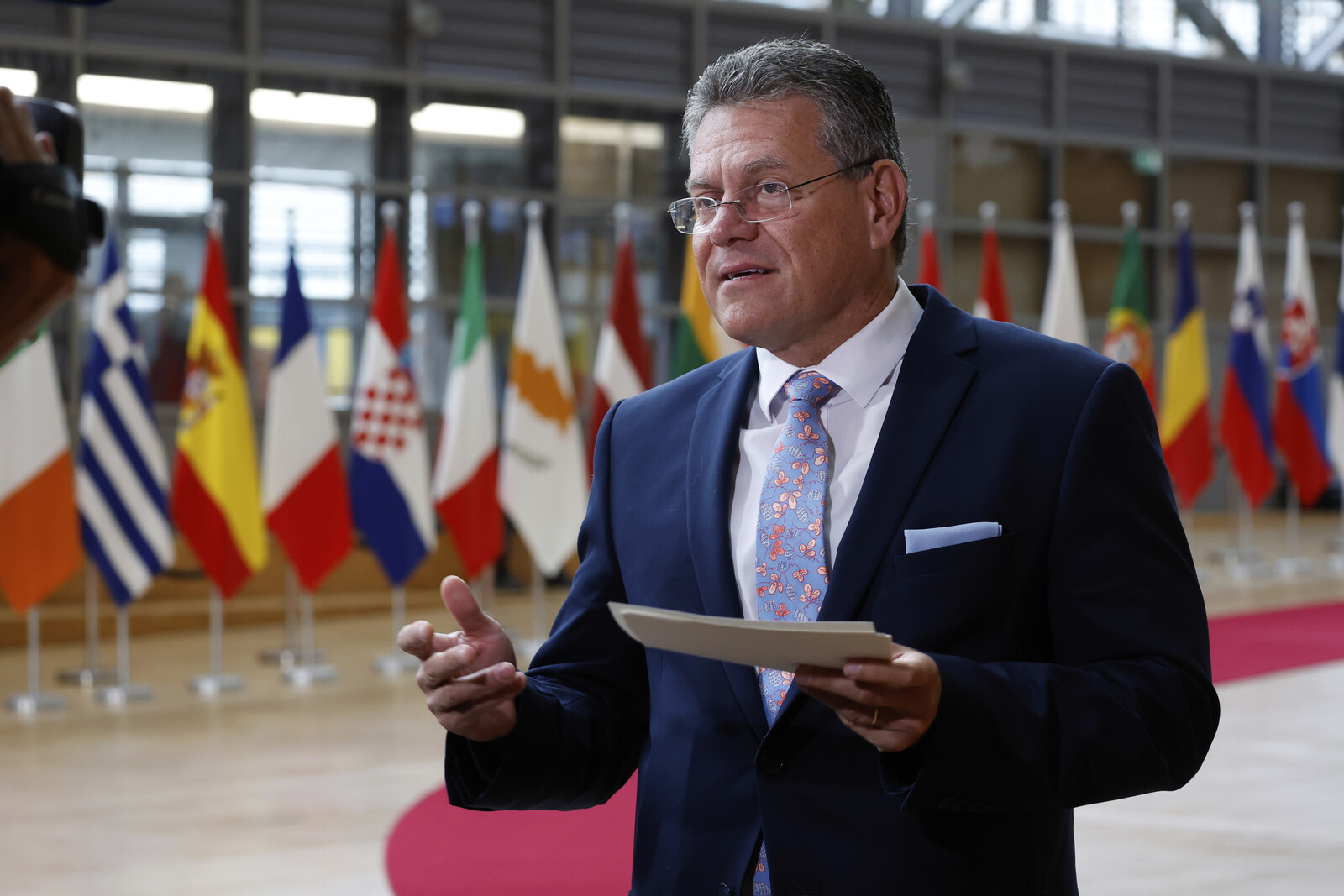 EU Trade Commissioner Heads to Washington for Urgent Tariff Talks