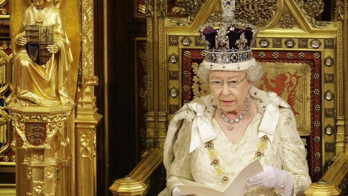 Anna Keay commissioned to write the official biography of Queen Elizabeth II