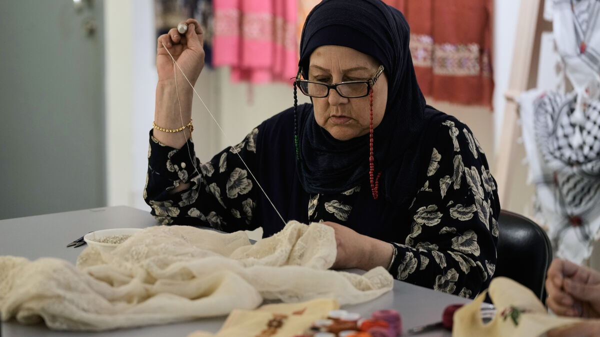 Palestinian women in Beirut sew to preserve cultural heritage