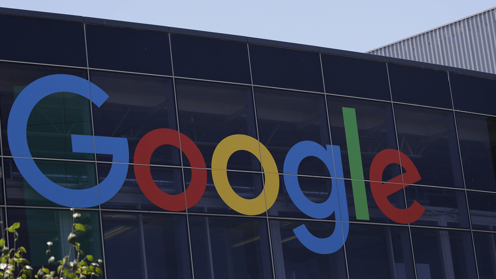 Google accused of "illegal methods" - sued