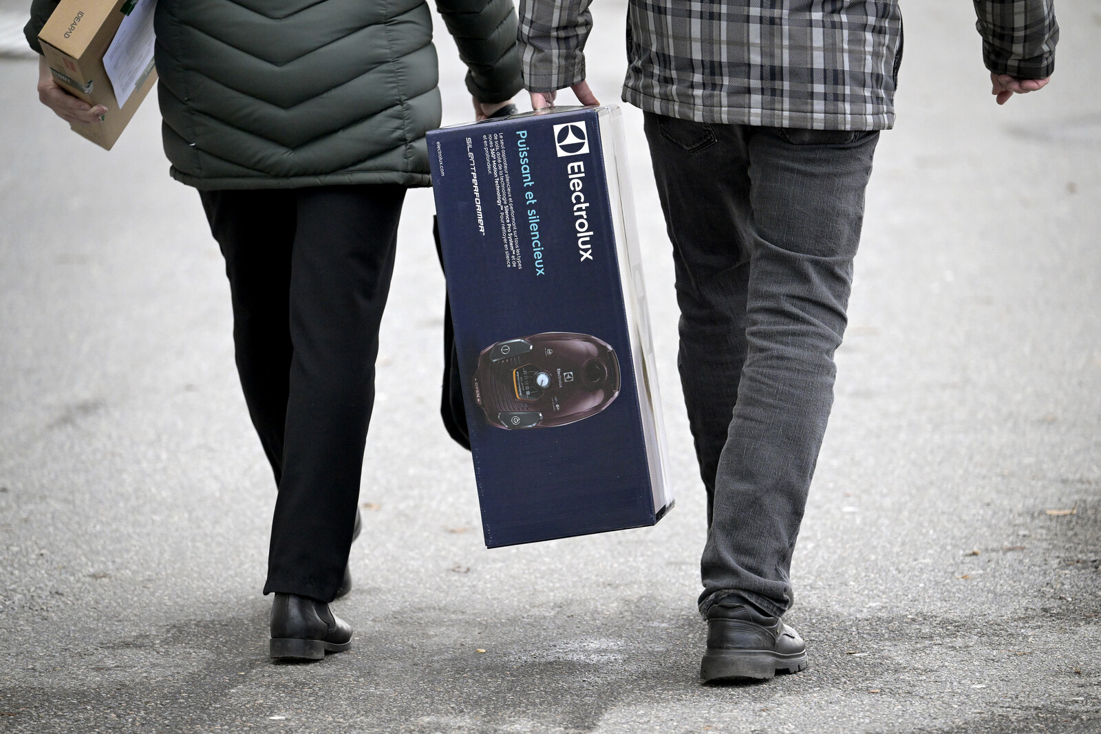 Electrolux Credit Rating Downgraded to BBB- by S&P