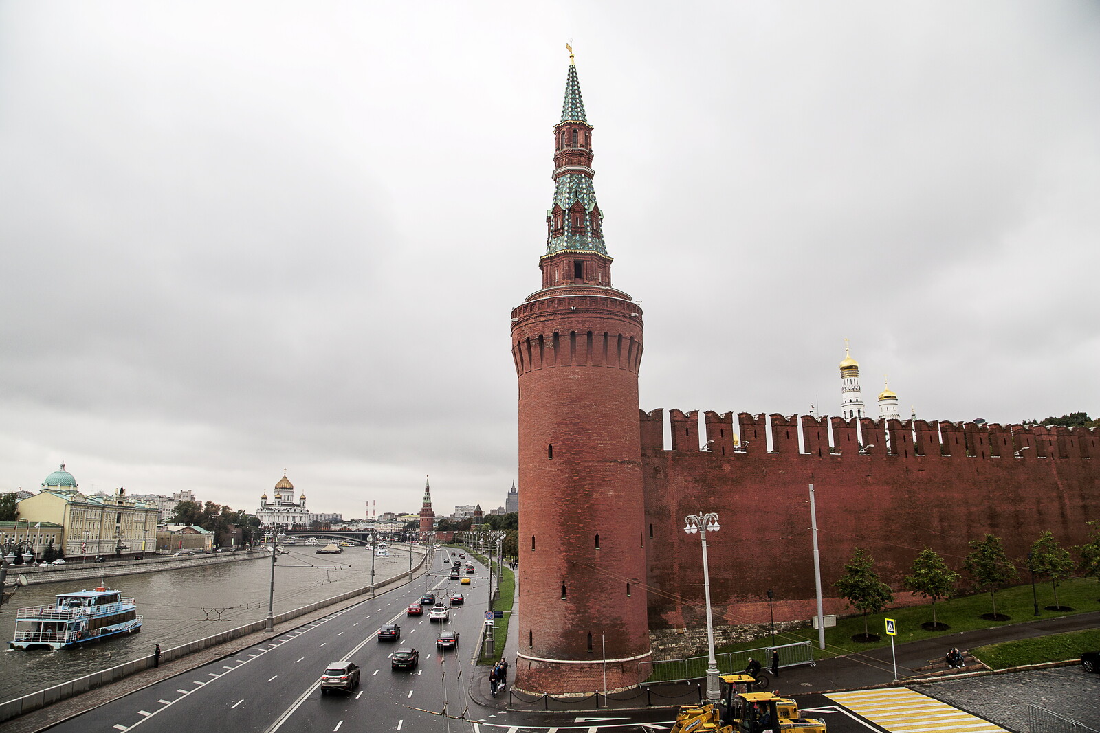 Ukraine and Russia Conduct Major Prisoner Exchange