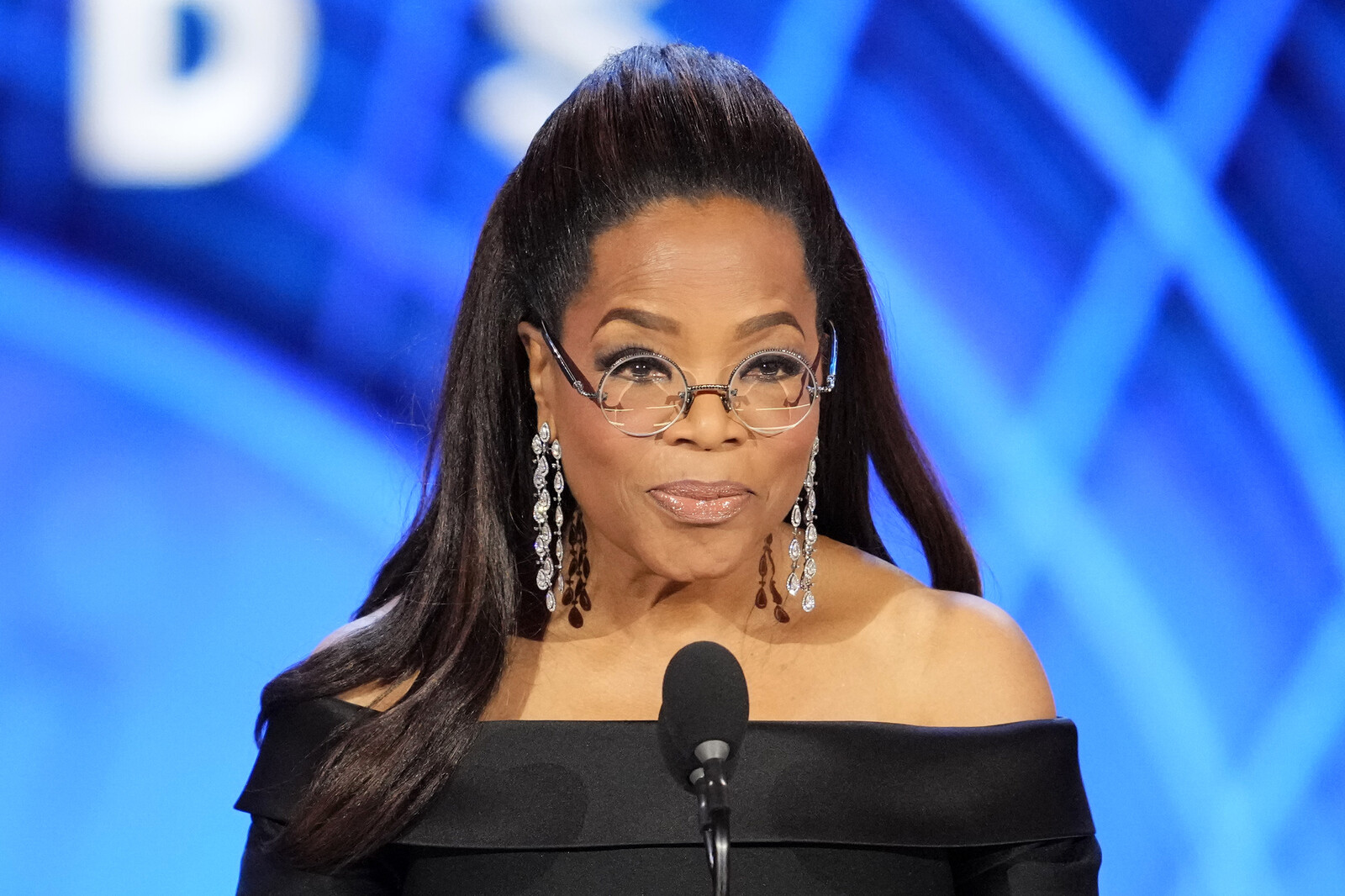 False Rumors Claim Oprah Winfrey Blocked Hawaii Tsunami Evacuation