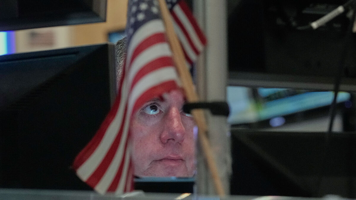 Wall Street up after signals of end of war