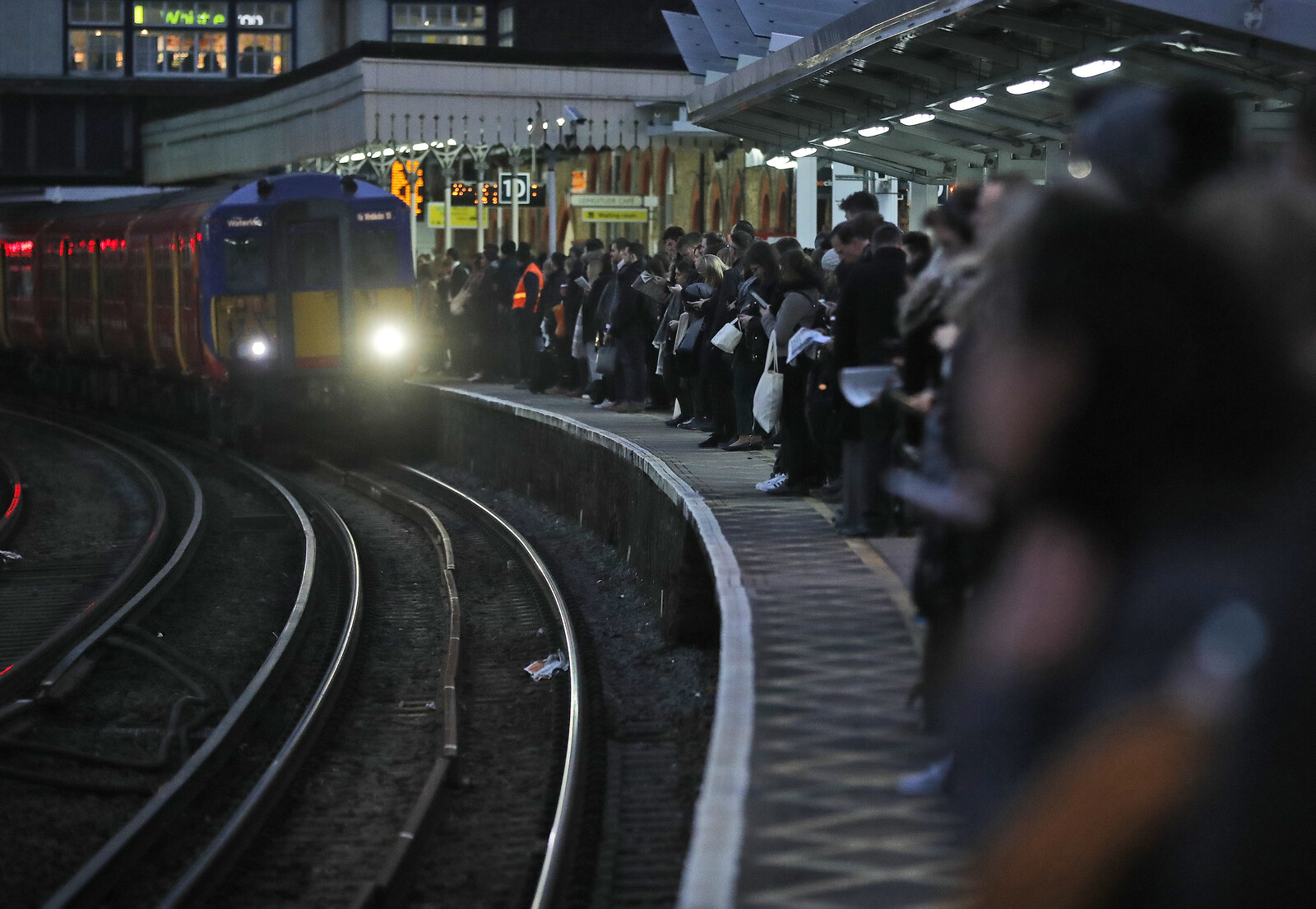 UK Re-Nationalizes First Railway Company Under Great British Railways