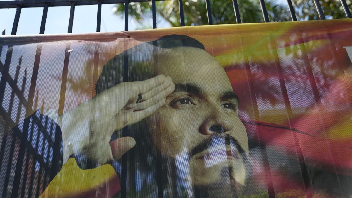Right-wing candidate Abelardo de la