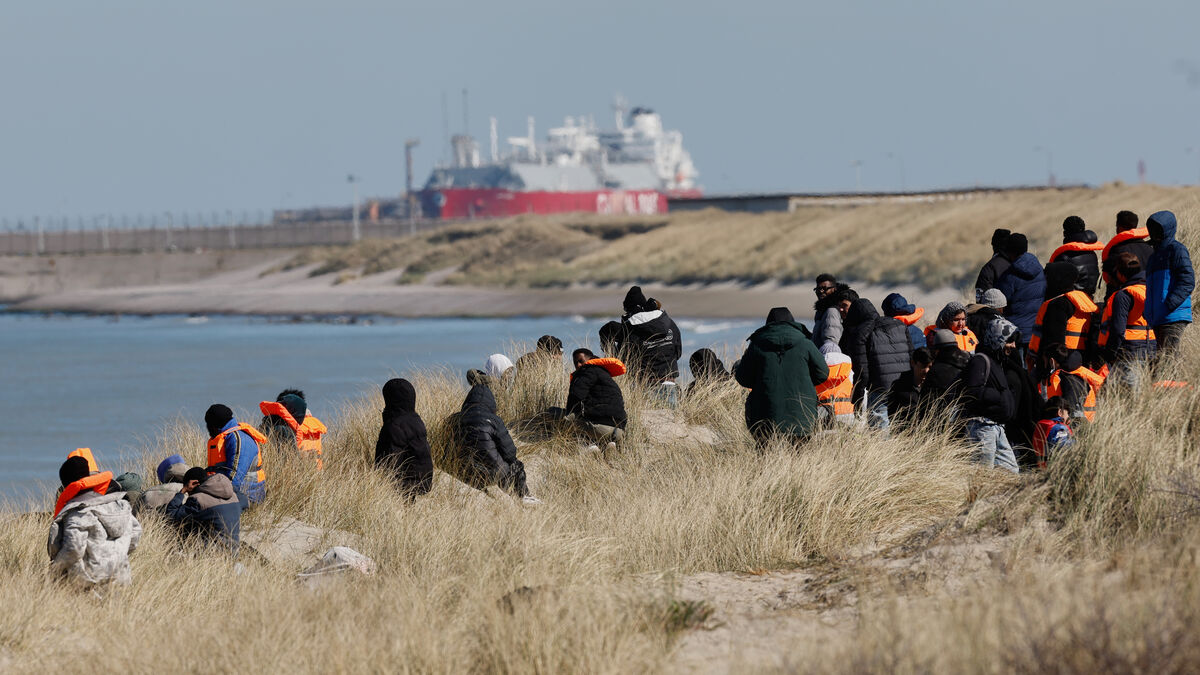 Boat carrying record 128 migrants