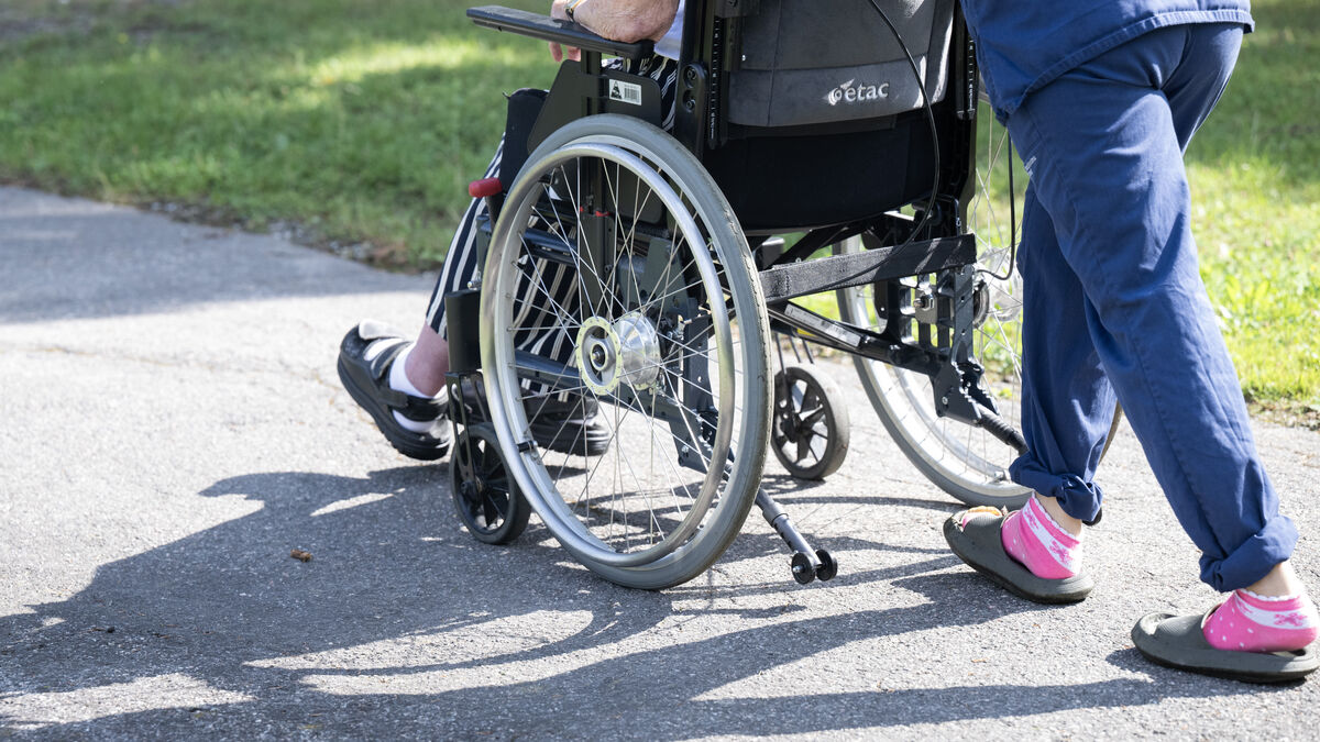 Nurse charged with slapping elderly