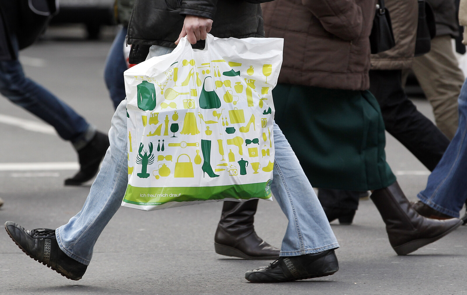 German Retail Trade Falls by 1.1 Percent in April