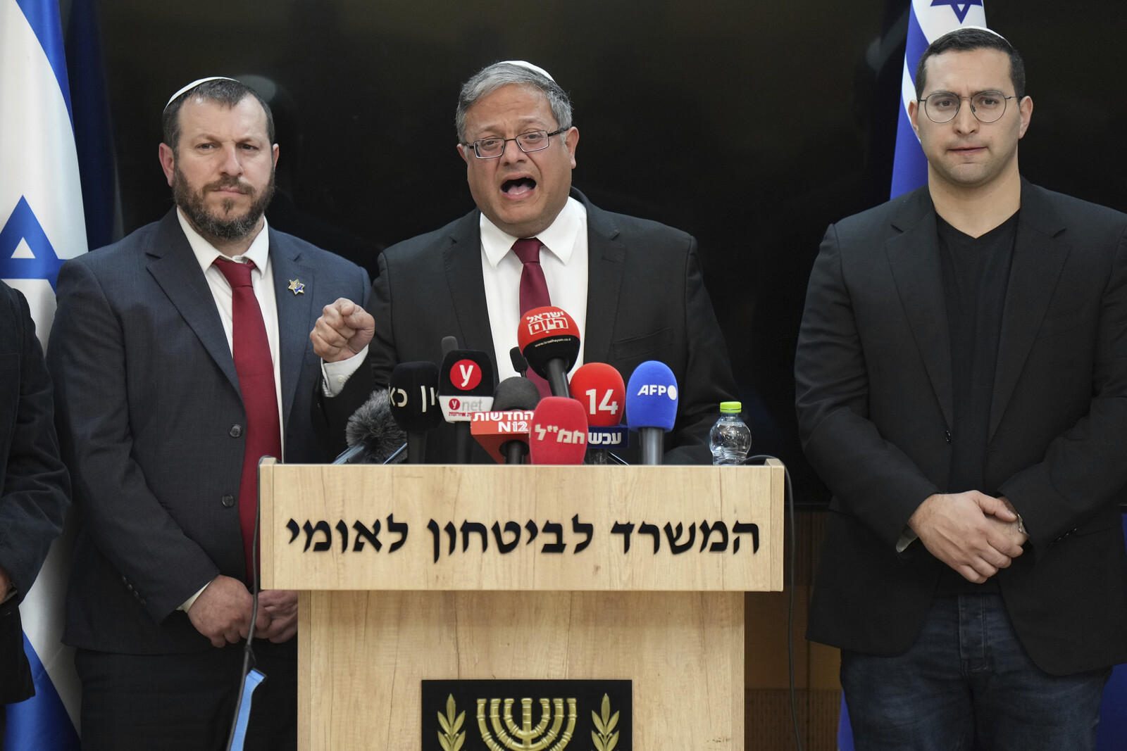 Extremists leave Netanyahu's government