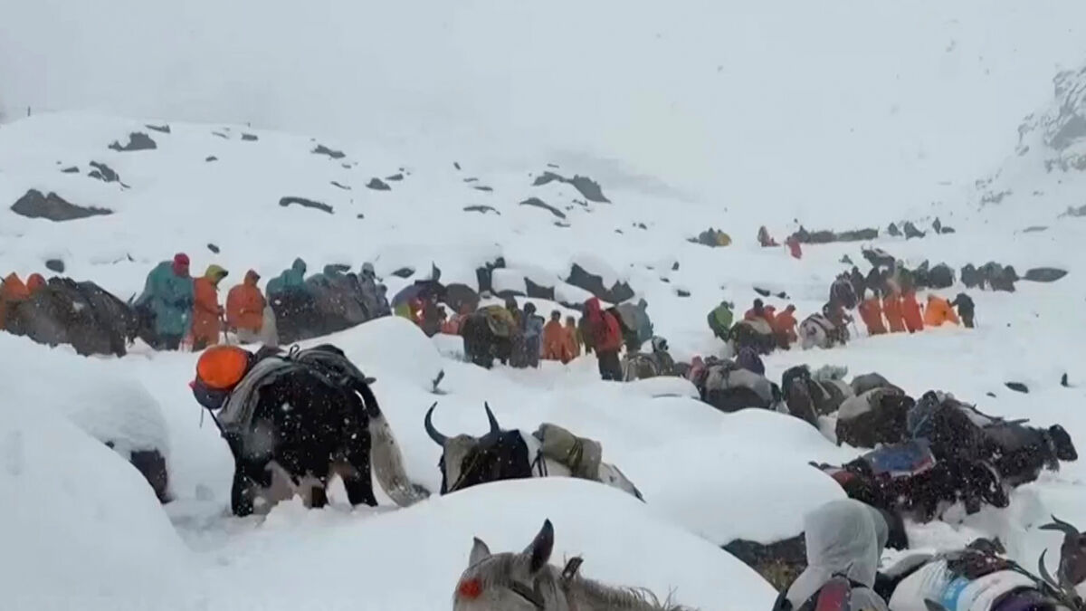 Hikers Rescued from Mount Everest