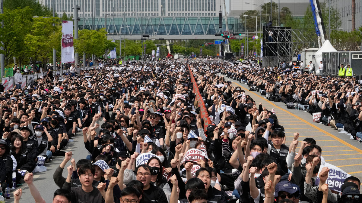 Bonuses at South Korean chip giants Samsung and SK Hynix create inflation fears