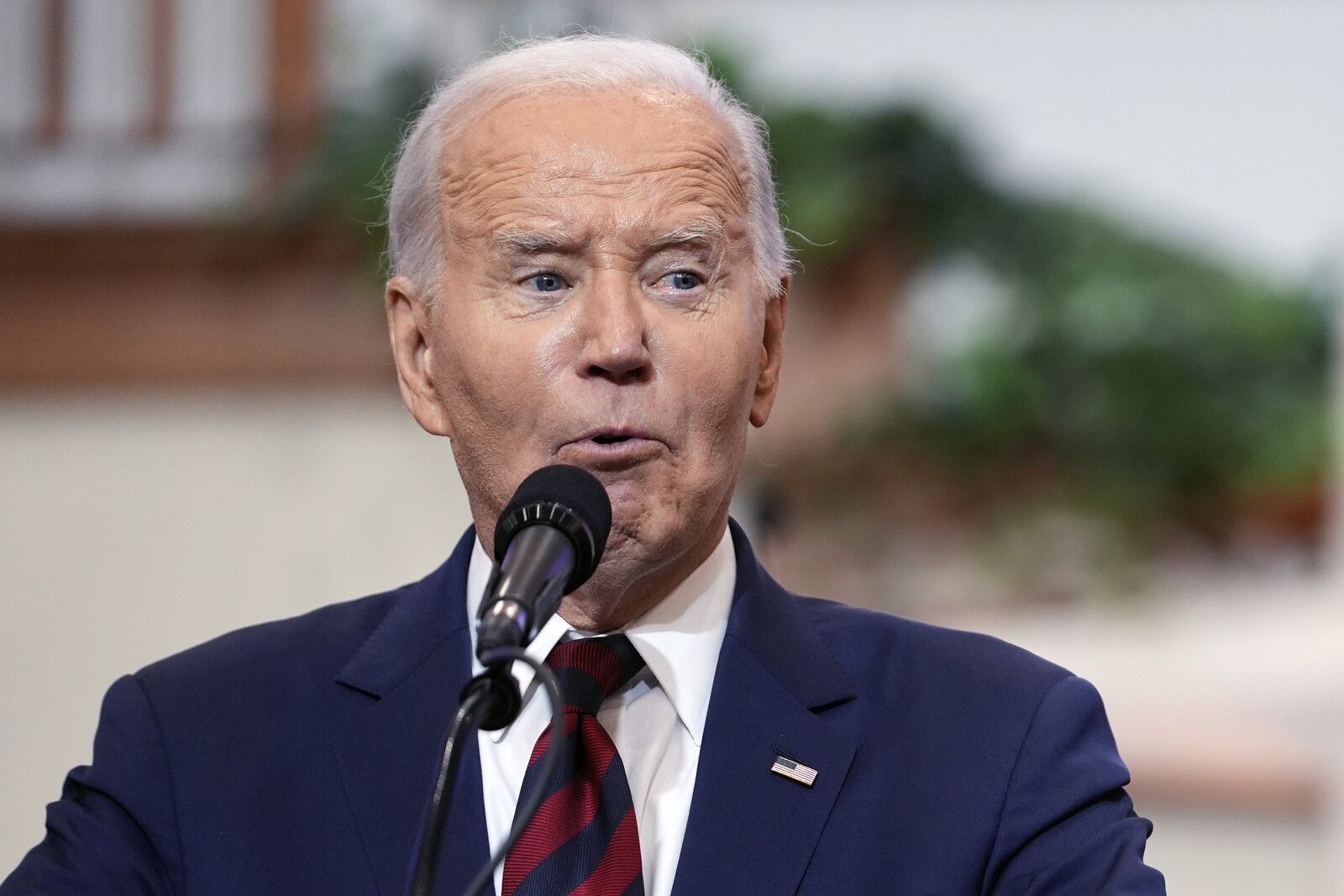 Biden Struggles to Recall Son's