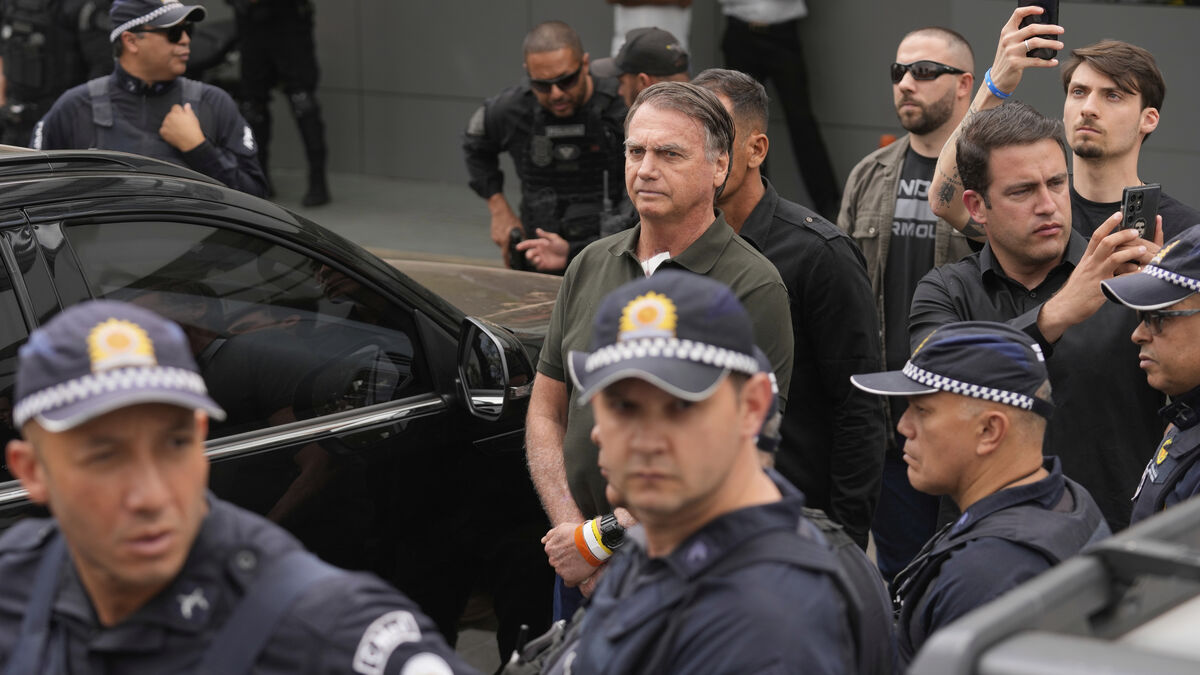 Bolsonaro banned from visitors for 30 days under house arrest