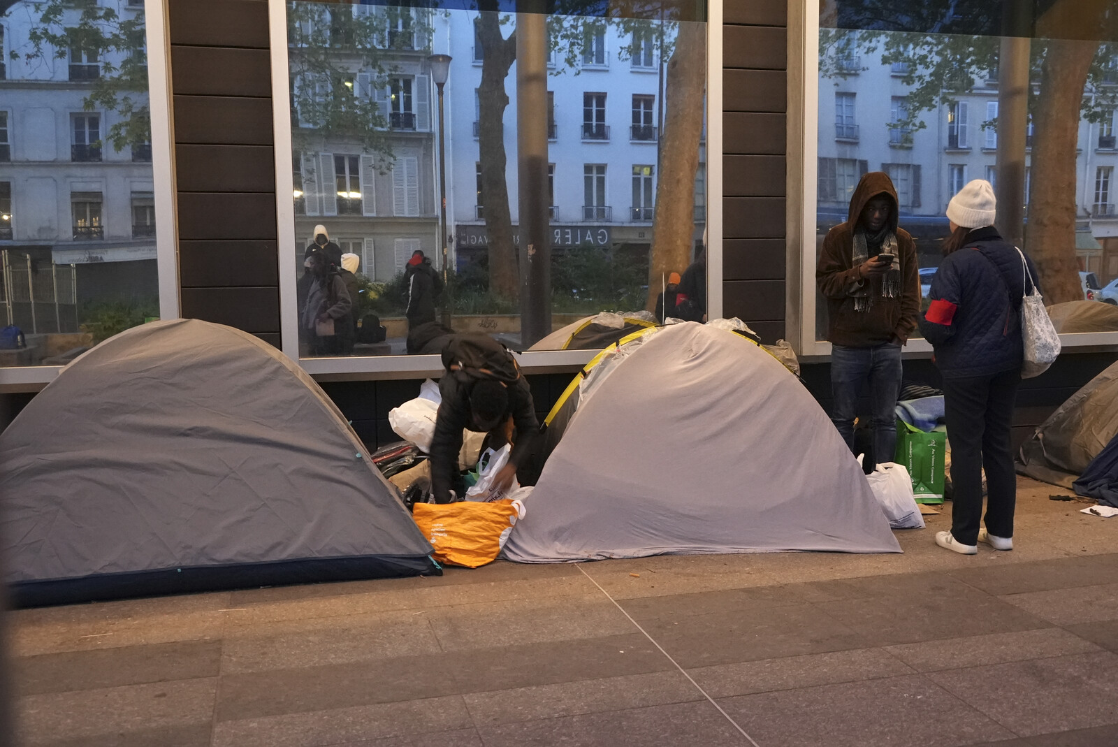 Migrants evicted from Paris theater