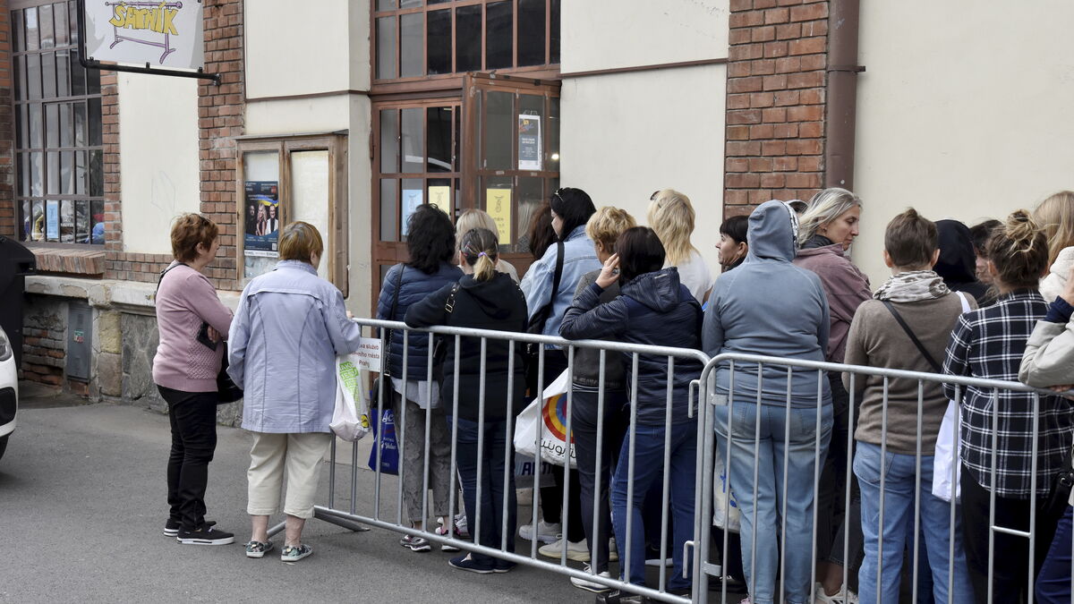 EU extends protection for Ukrainians,