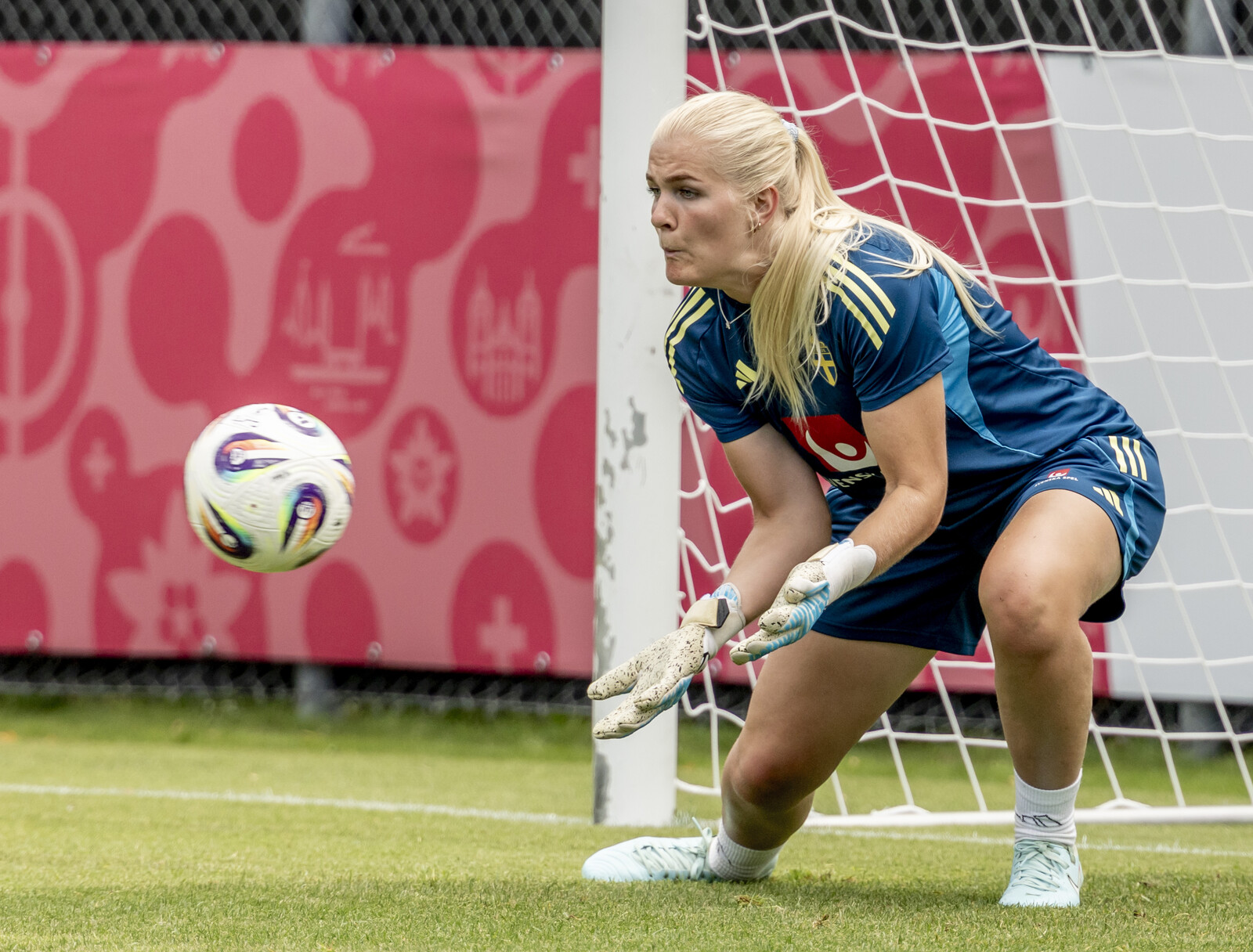 Hammarby Goalkeeper Emma Holmgren Sidelined Indefinitely Due to Injury