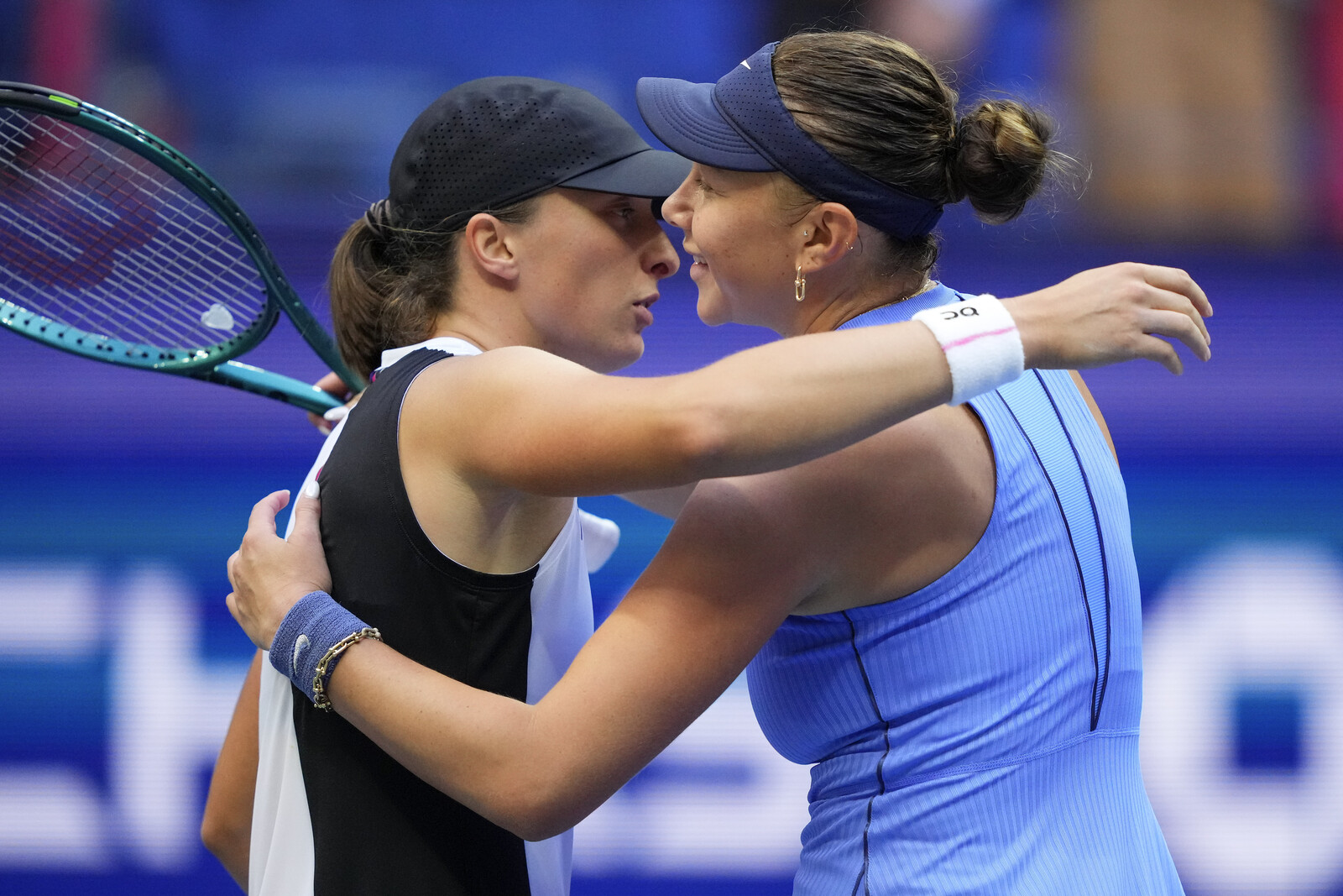 Swiatek Out of US Open as Osaka Reaches Semifinals