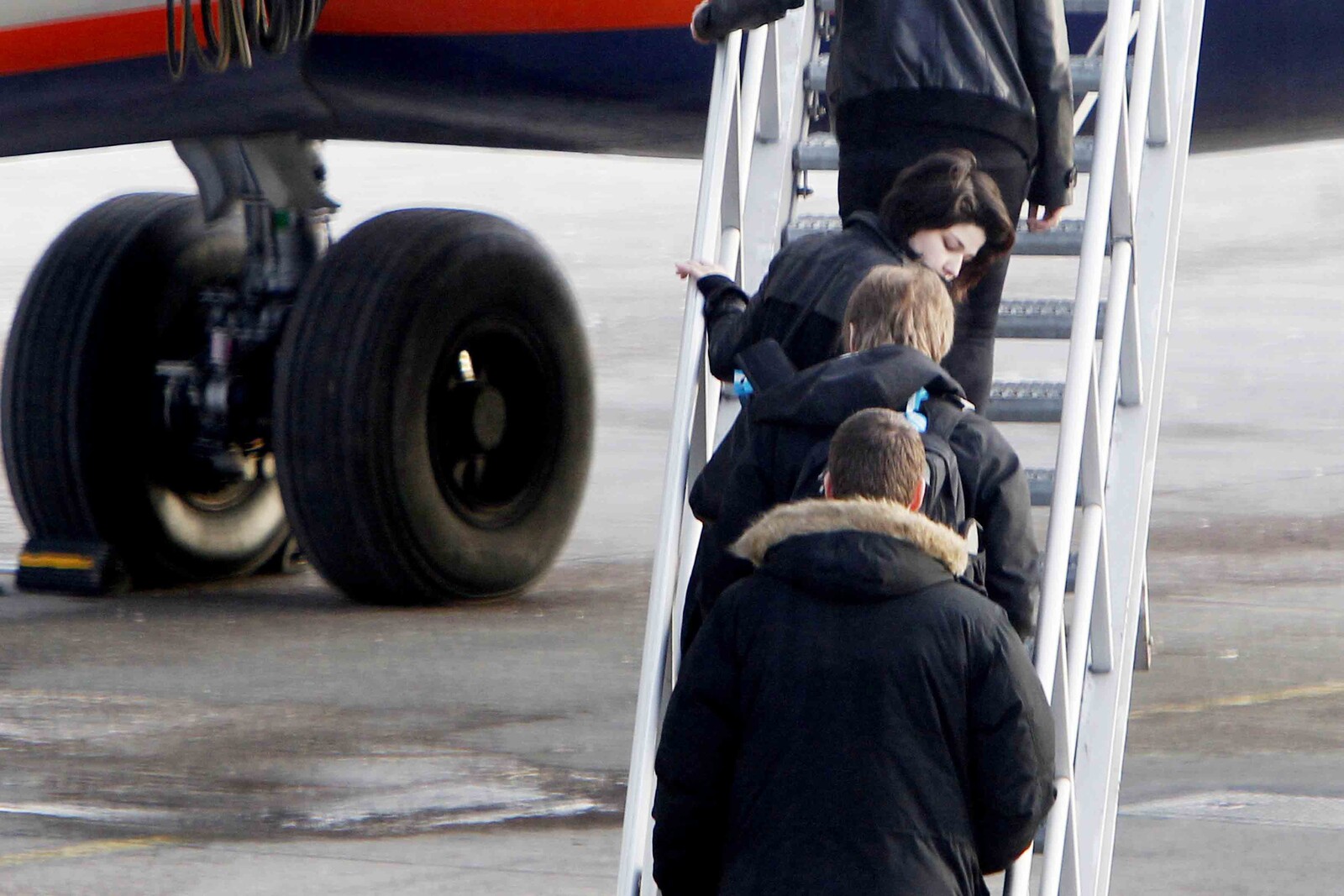 Russian Journalists Served Chicken Kyiv on Alaska Summit Flight