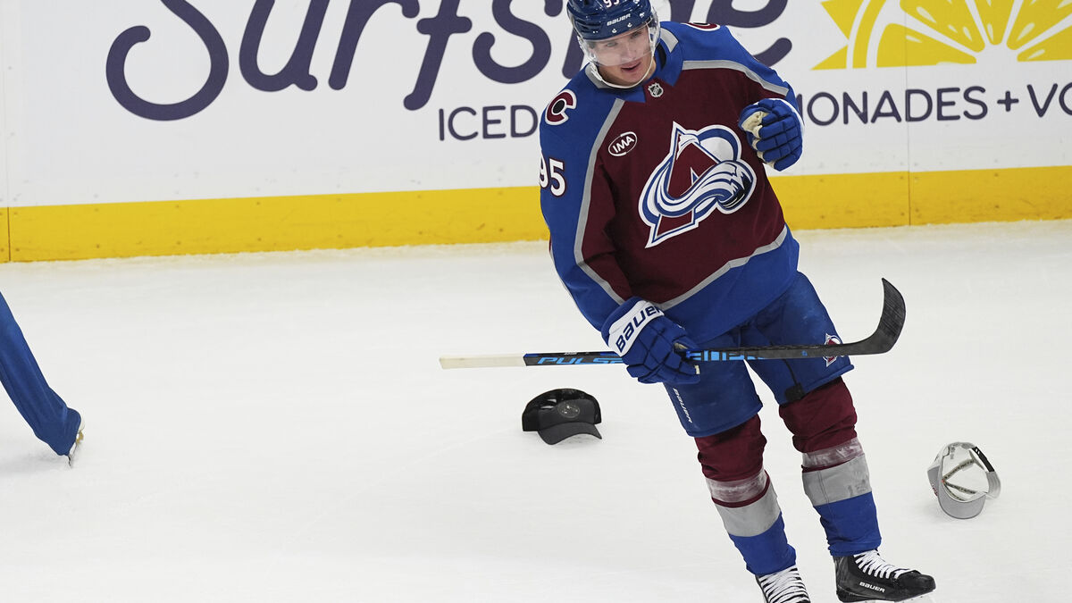 Olofsson scores in Colorado's 5–2